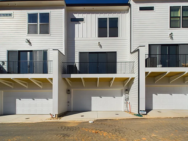 15337 Ballancroft Pkwy — Photo 23