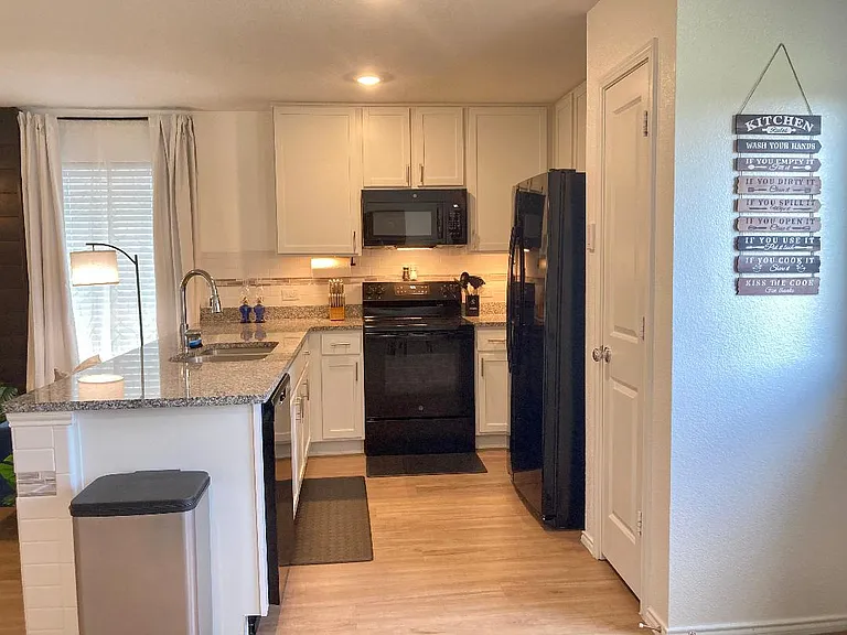 306 Mahogany Ln — Photo 12