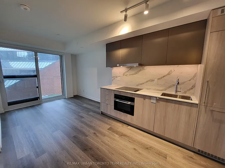 771 Yonge St #605 — Photo 6