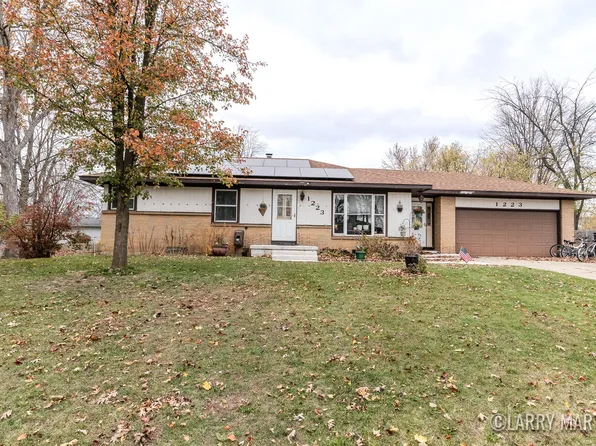 1223 Elmwood Dr, Jenison, MI 49428