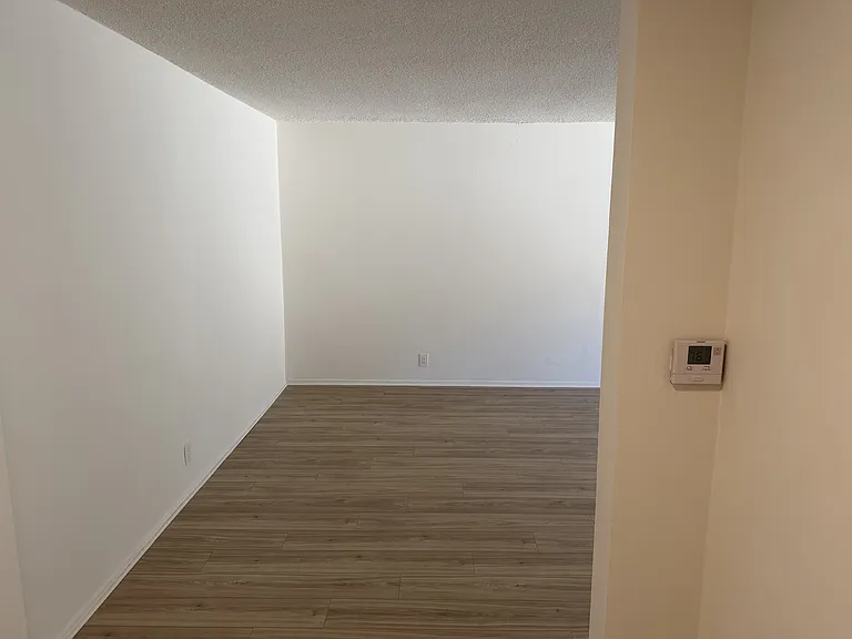 4310 Ventura Cyn Ave — Photo 17