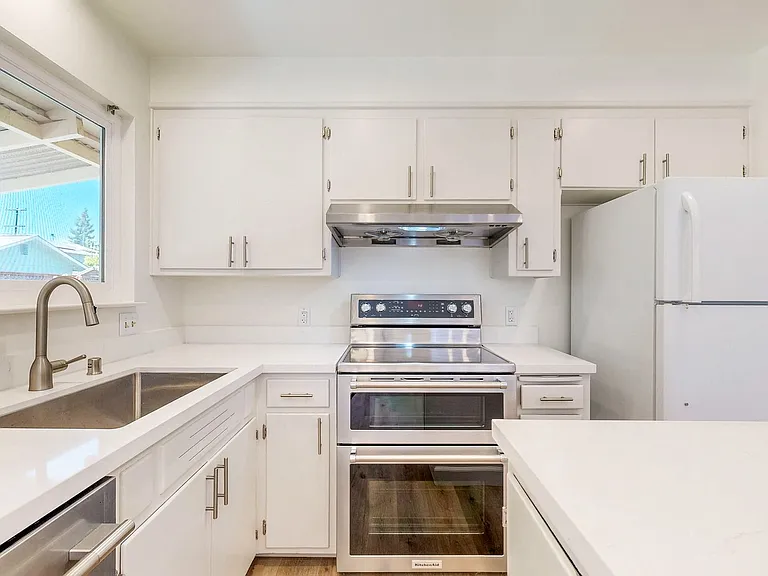 1925 Leafgreen Dr — Photo 15