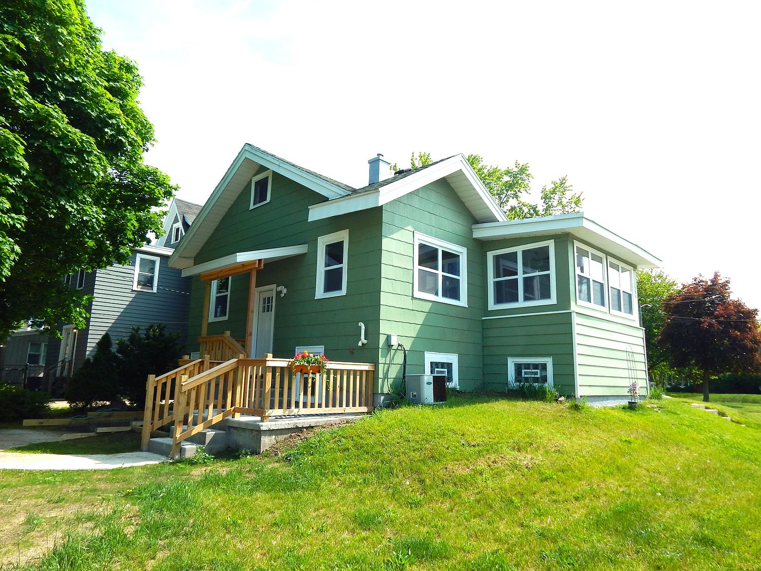555 Alger St SE, Grand Rapids, MI 49507 Zillow