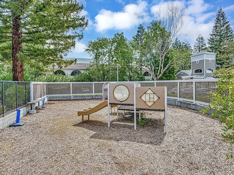 250 Santa Fe Ter #111 — Photo 36