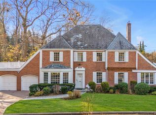 147 Aldershot Ln, Manhasset, NY 11030
