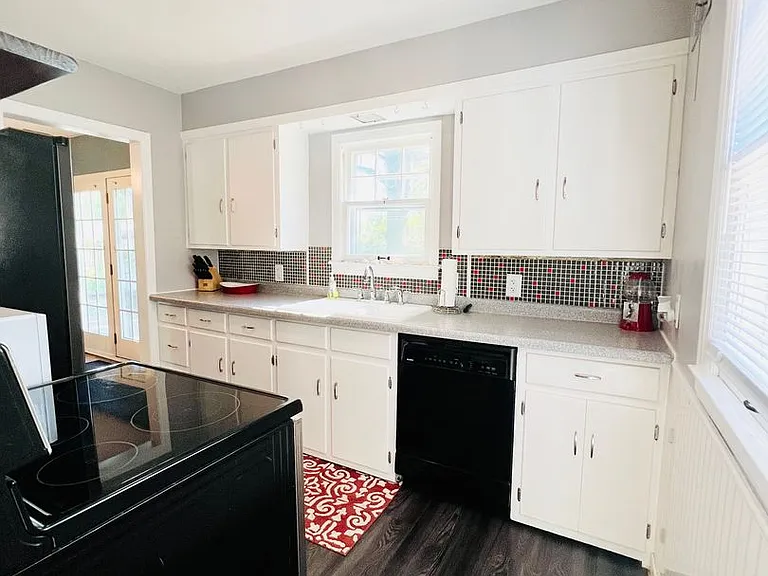 114 S 24th St — Photo 16