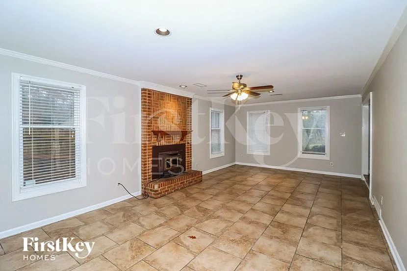 4 bed, 3.5 bath, 2765 sqft, $2,485 — Photo 4