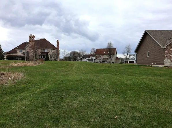 76 Bergamo Ln, Crown Point, IN 46307