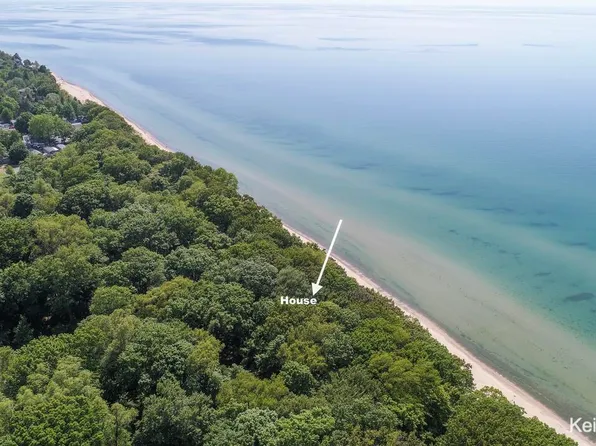 2172 Lakeshore Dr, Fennville, MI 49408