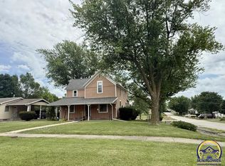 215 Kickapoo St, Hiawatha, KS 66434