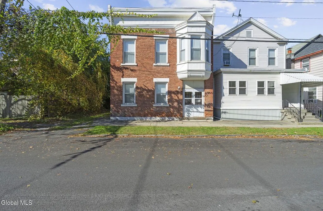 3 bed, $1,750 — Photo 1