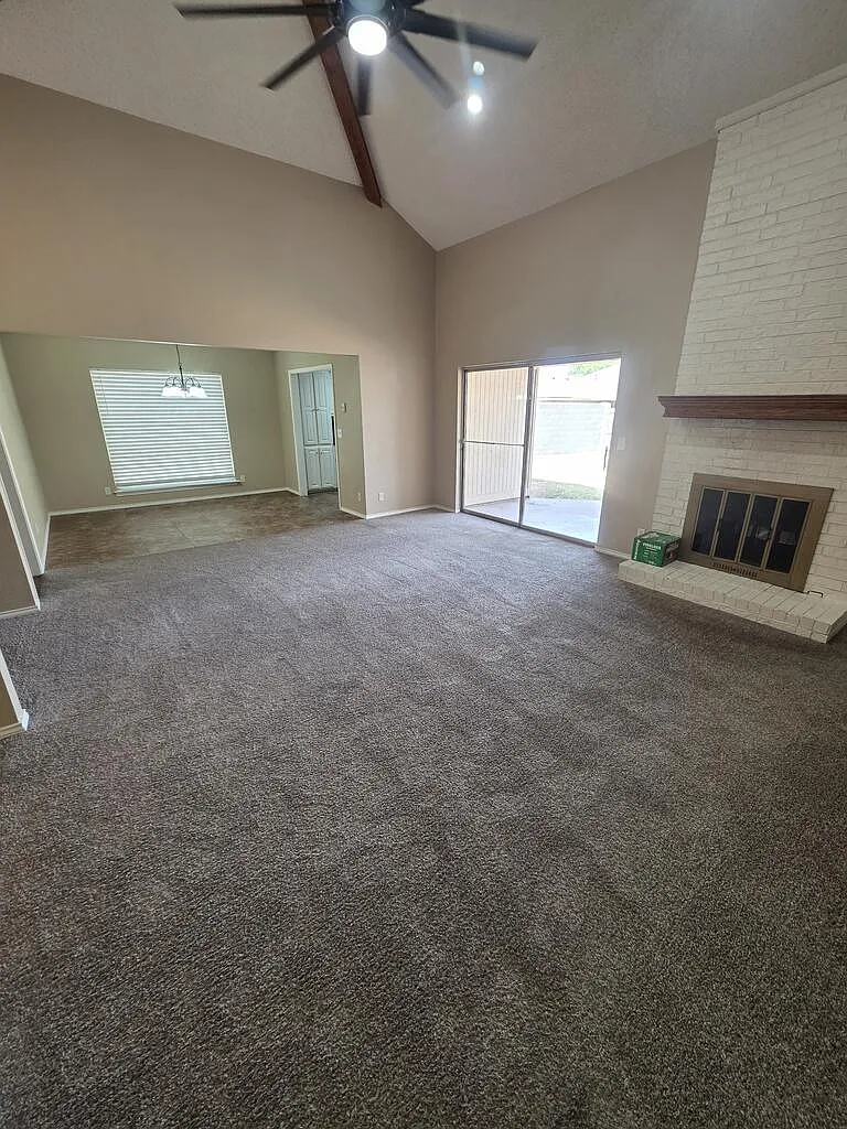 3 bed, 2.0 bath, 1711 sqft, $2,000 — Photo 4
