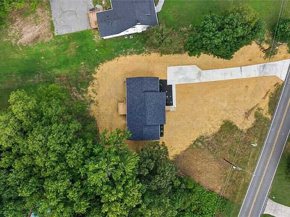5th image of 2274 Darwick Rd