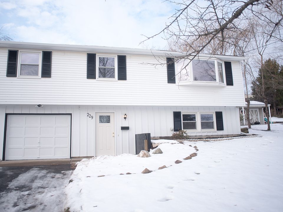 1st image of 229 Stafford St