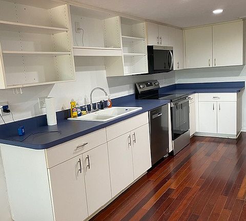 3rd image of 3433 Brookline Dr