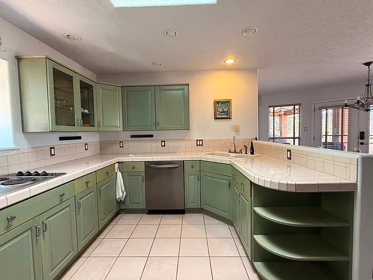 701 Poplar St — Photo 11