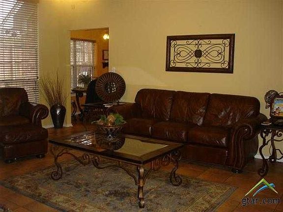 4th image of 902 Mockingbird Ln