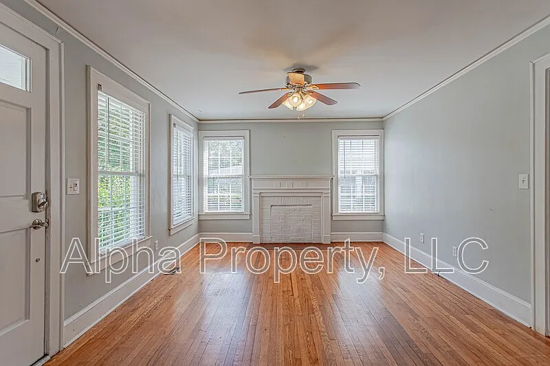 2 bed, 1.0 bath, 900 sqft, $1,695 — Photo 4