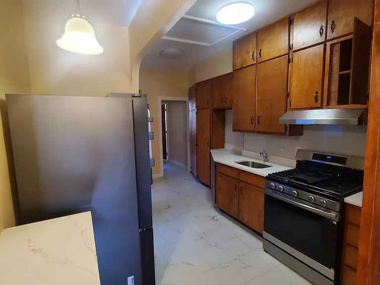 193 E 39th St #2 — Photo 11