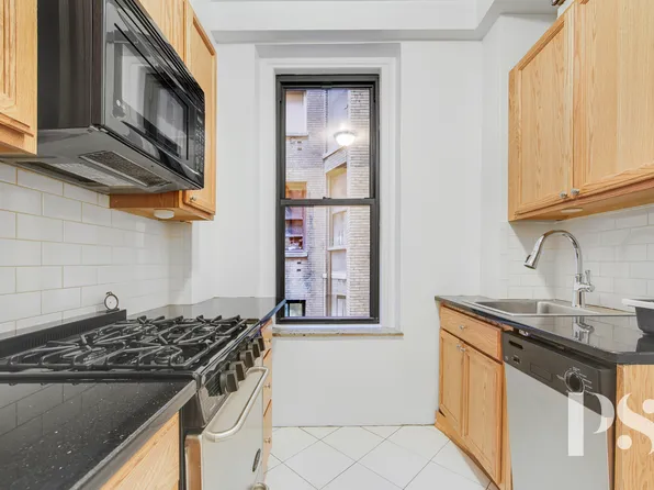 200 West 54th Street 6J image 3 of 11