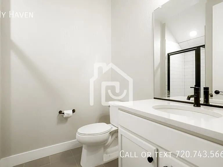 10138 E 62nd Ave — Photo 5