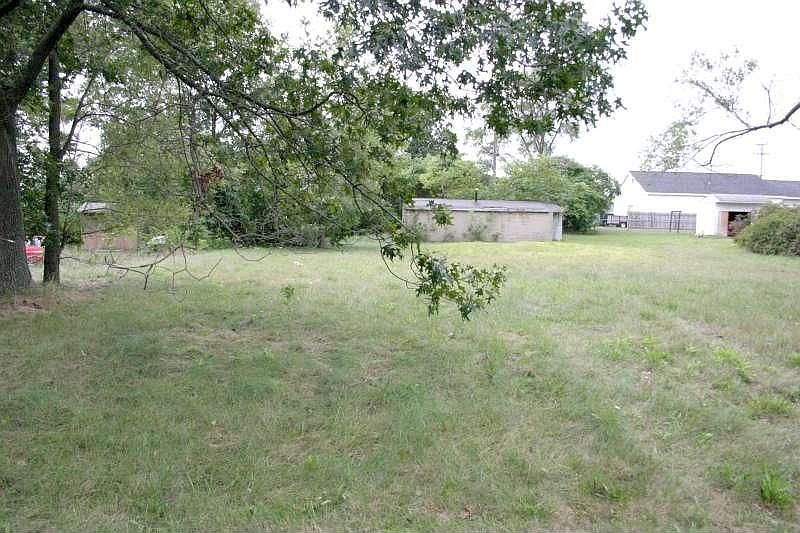 2nd image of 1965 Manor Dr