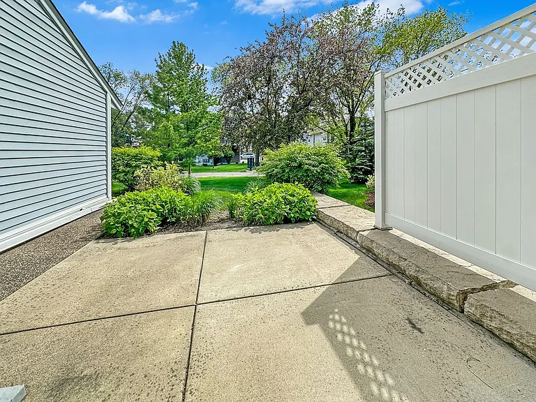 5308 Highpointe Dr — Photo 19