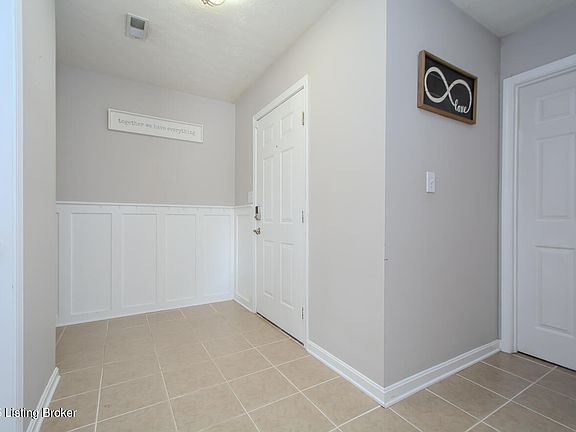 2nd image of 89 N Country Dr
