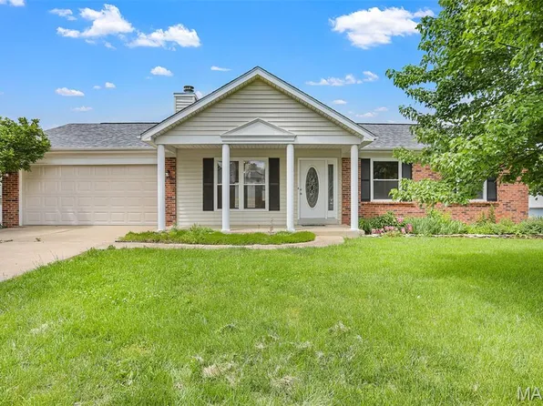5744 Walnut Creek Blvd, Saint Charles, MO 63304