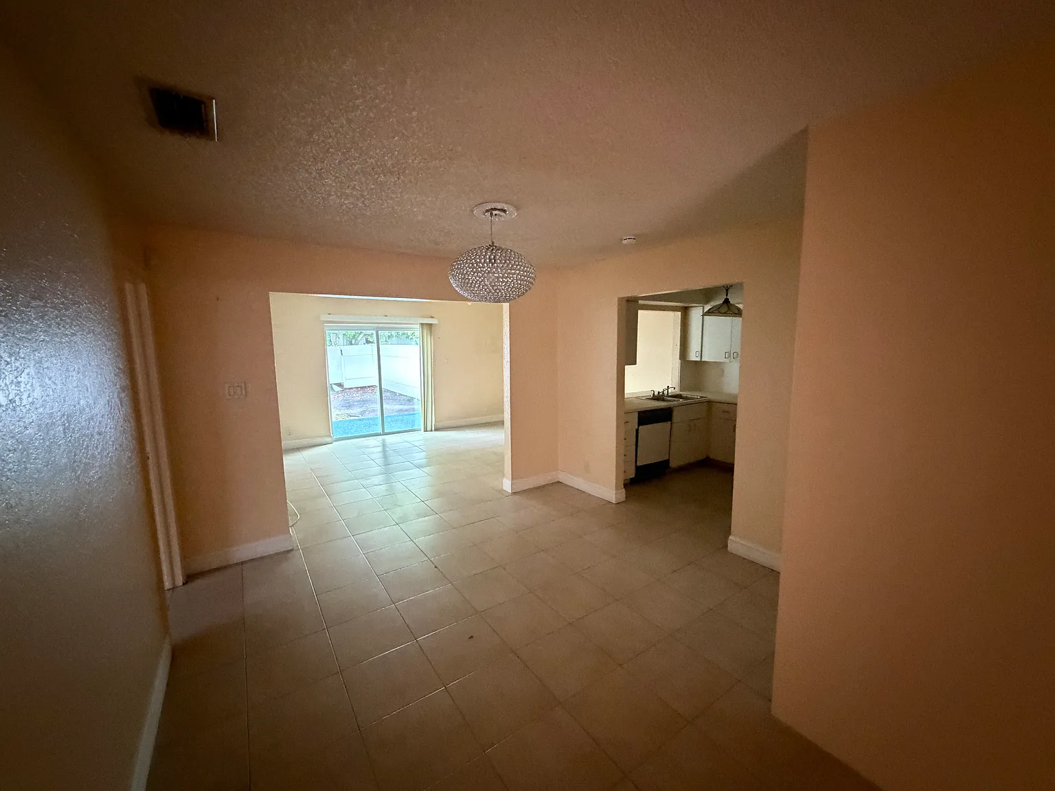4 bed, $3,000 — Photo 3
