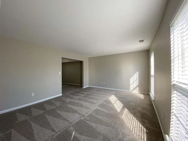 2052 Blackhorse Ln — Photo 5