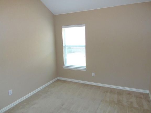 5th image of 333 Highland Glen Dr
