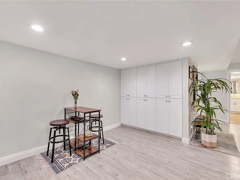 5009 Woodman Ave #108 — Photo 8