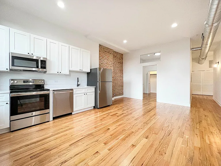 309 W Chicago Ave #301 — Photo 7