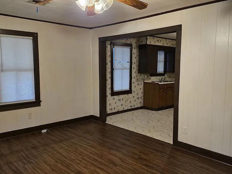 151 Hollywood Dr — Photo 3