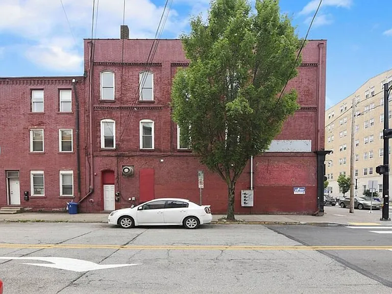 2134 East Carson Street — Photo 14