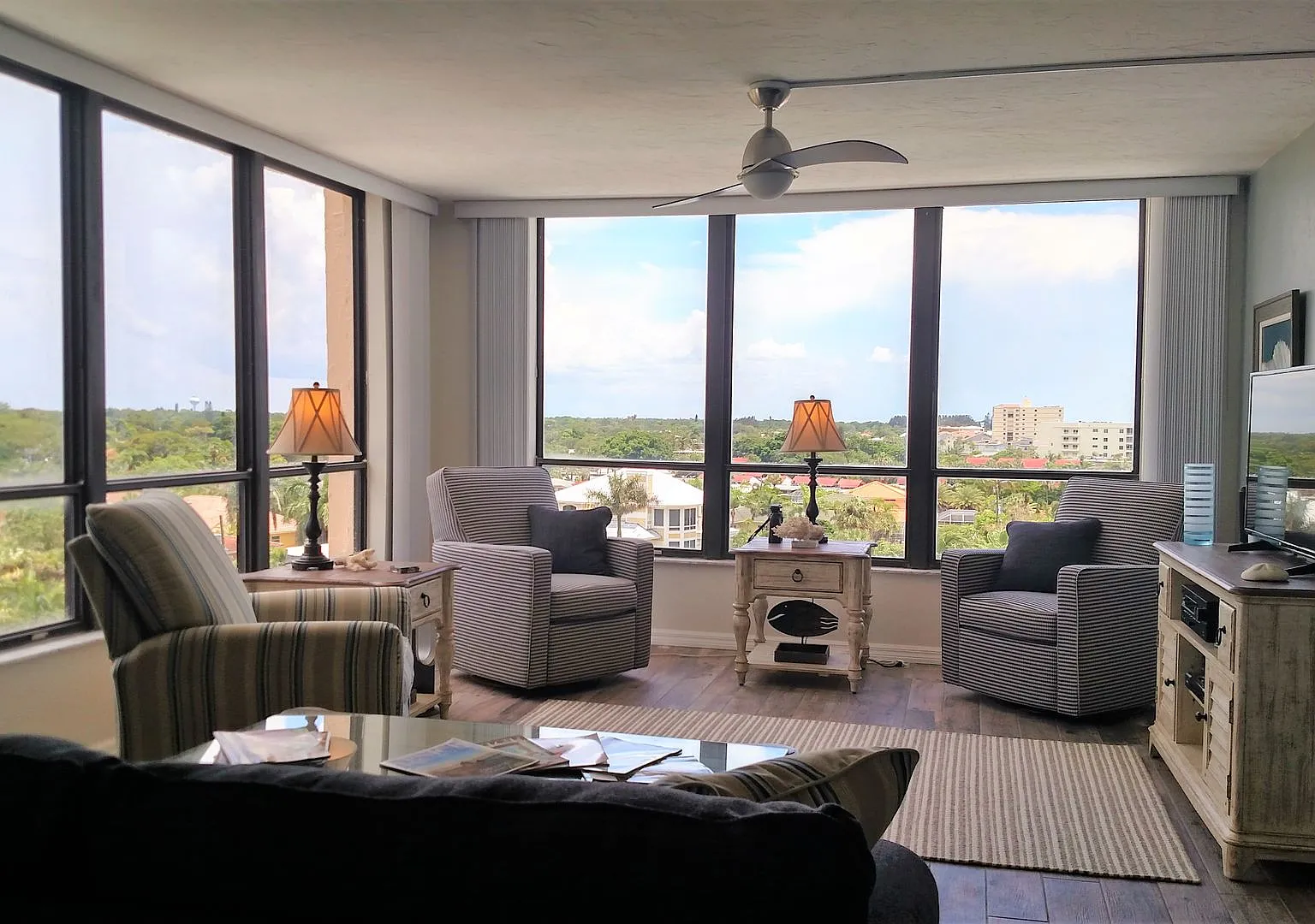 Seasonal Short-Term 2-Bedroom 2-Bathroom Condo located on Venice Island! — Photo 4
