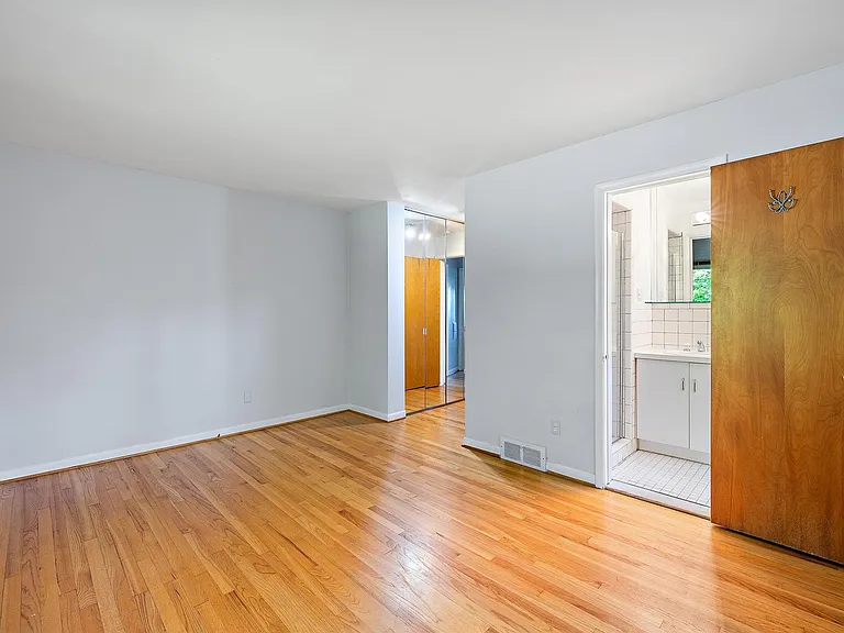 966 Woodlea St — Photo 12