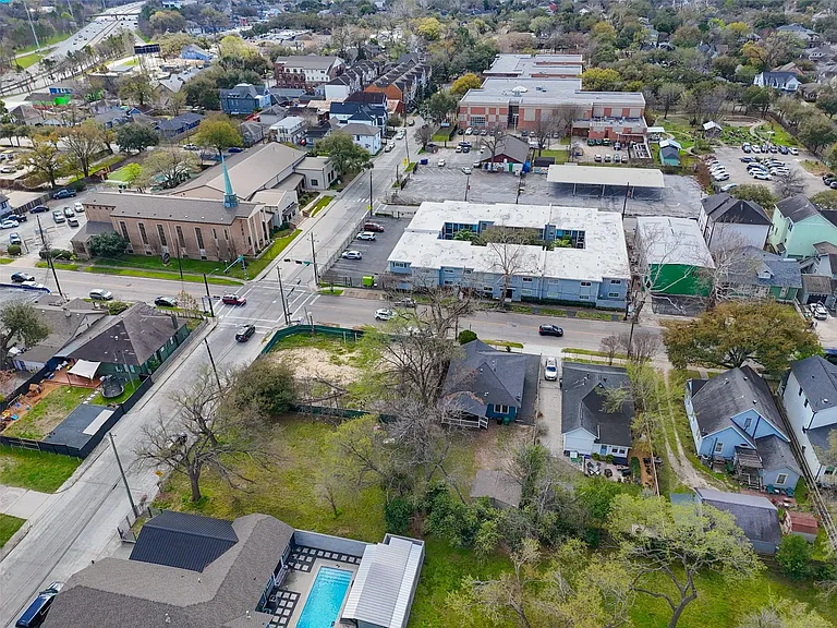 309 Pecore St — Photo 37