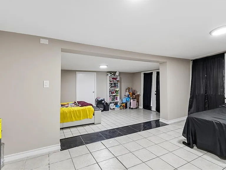 700 E Sam Houston Blvd — Photo 12