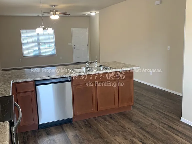 4401 Gallatine Ave — Photo 7