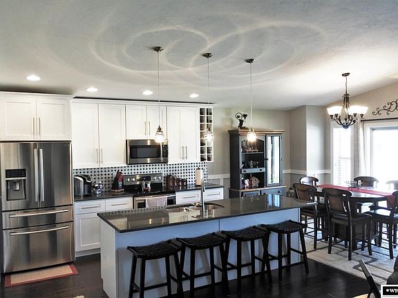 4th image of 21 Fairway Dr
