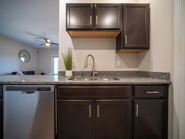 Plum Ridge Apartments — Photo 14