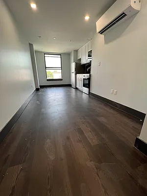 Rented by Delmark Realty LLC | media 7