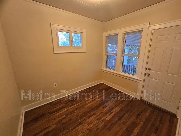 4696 Nottingham Rd #UPPER — Photo 6
