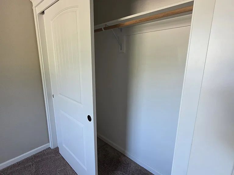 1013 Robbins Ct — Photo 6