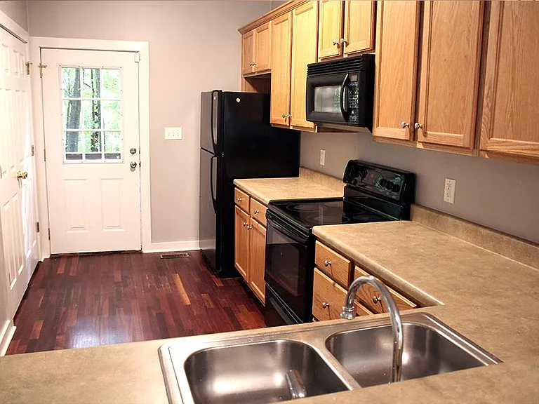285 Timberlane Dr — Photo 8