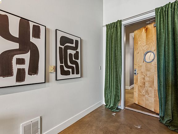 4th image of 201 4th St APT 302