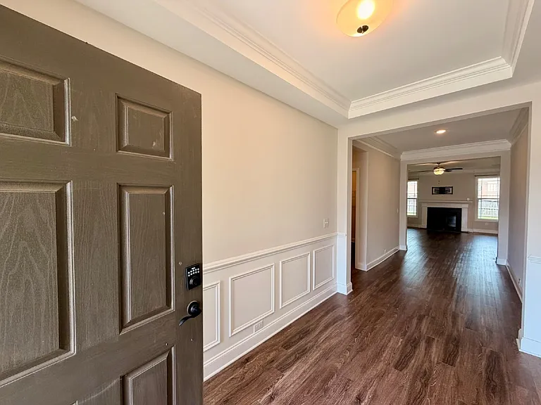 628 Colston Ln — Photo 3