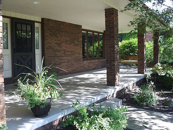 3rd image of 2207 Hedgewood Dr